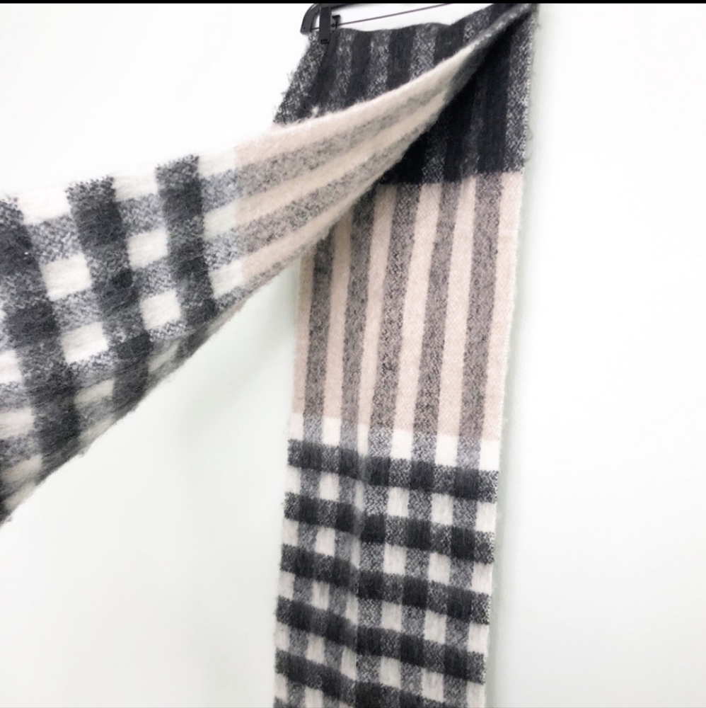 NWT Topshop Heavy Brush Buffalo Check Fringe Winter Scarf - Picture 2 of 8